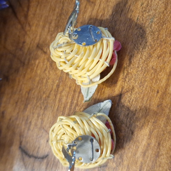 VTG Clip On Earrings Woven Basket Wicker Flowers Boho Signed Japan - Picture 4 of 5